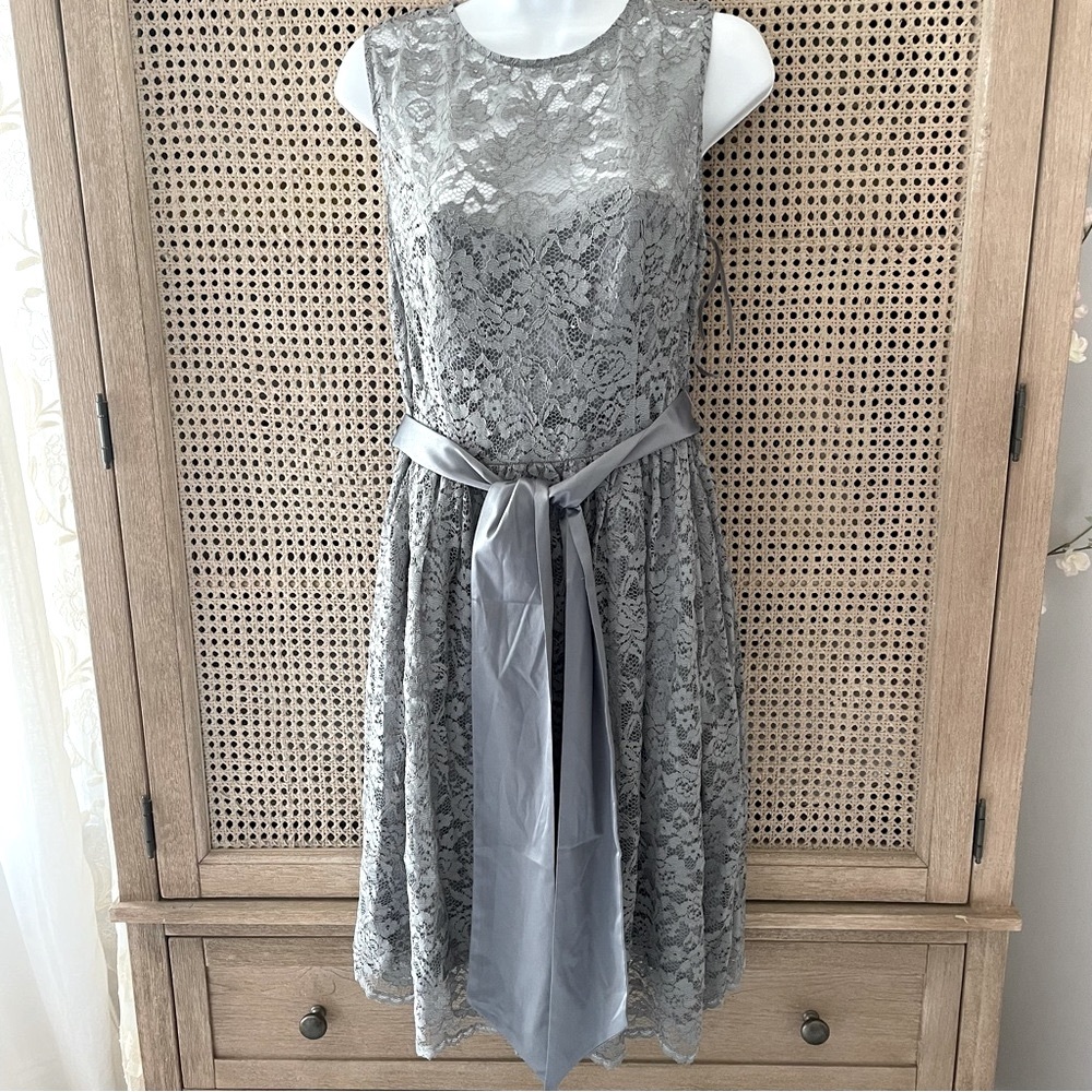 Tevolio Gray Lace Overlay Belt
Cocktail Dress Size 12 like new